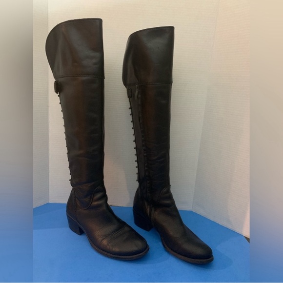 Reposhing Gorgeous USED Vince Camuto Black Boots size 8.5. Too small for me🥹 - Picture 1 of 7